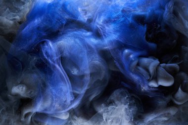 Sıvı akışkan sanat özgeçmişi. Mavi akrilik boya suyun altında, galaktik duman okyanusu