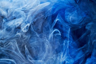 Sıvı akışkan sanat özgeçmişi. Mavi akrilik boya suyun altında, galaktik duman okyanusu