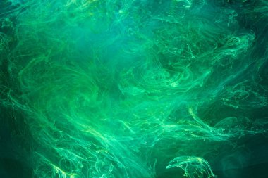 Sıvı akışkan sanat özgeçmişi. Mavi yeşil akrilik boya suyun altında, galaktik duman okyanusu