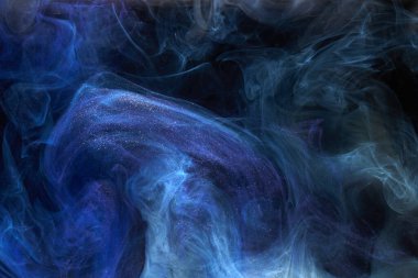 Sıvı akışkan sanat özgeçmişi. Mavi akrilik boya suyun altında, galaktik duman okyanusu