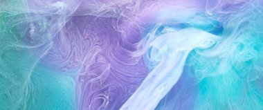 Mavi çok renkli duman soyut arka plan, su altında akrilik boya patlaması