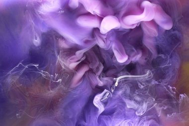 Mor leylak rengi, çok renkli duman soyut arka plan, su altında akrilik boya patlaması.