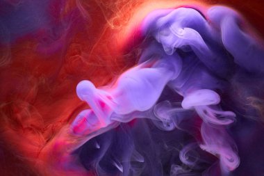 Mavi kırmızı renkli duman soyut arka plan, akrilik boya sualtı patlaması