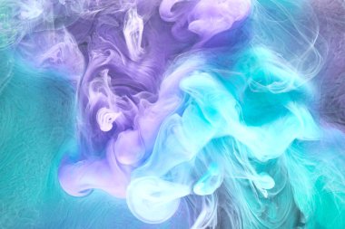 Mavi çok renkli duman soyut arka plan, su altında akrilik boya patlaması