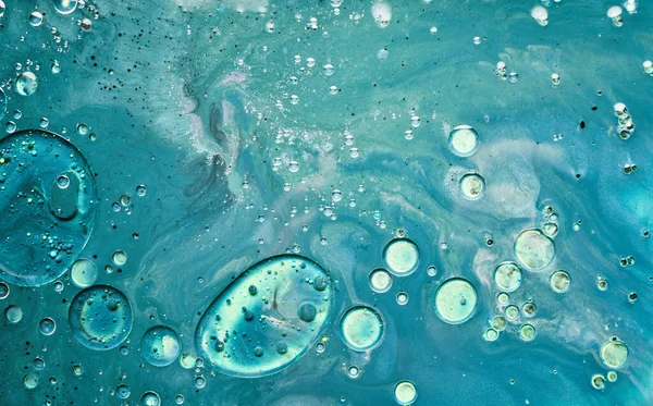 Alkol mürekkebi yeşil soyut arkaplan, doğal doku kabarcıkları suya boya sıçraması.