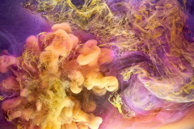 Çok renkli pembe duman soyut arka plan, su altında akrilik boya patlaması