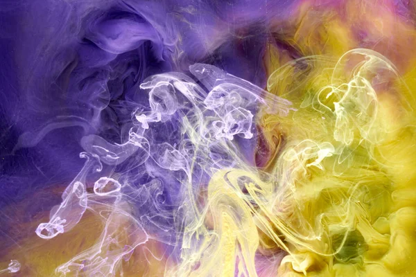 Bunte Gelbe Lila Rauch Abstrakten Hintergrund Acrylfarbe Unter Wasser Explosion — Stockfoto