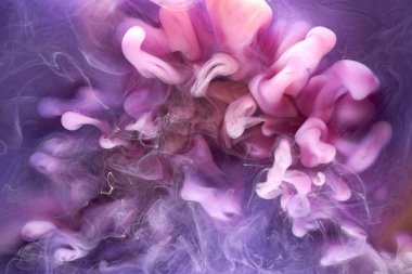 Mor leylak rengi, çok renkli duman soyut arka plan, su altında akrilik boya patlaması.