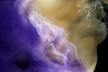 Mavi sarı çok renkli duman soyut arka plan, akrilik boya sualtı patlaması