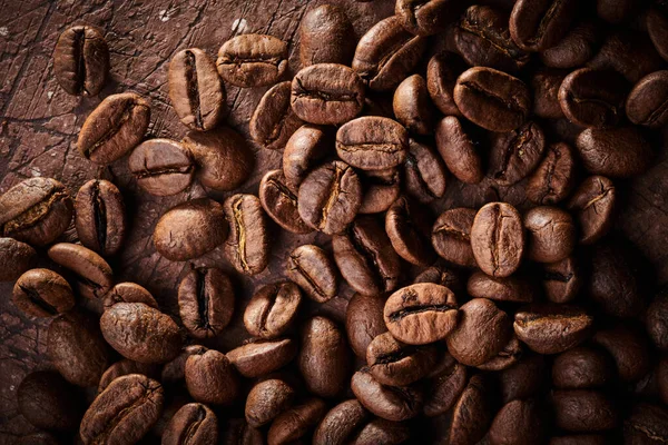 Pörkölt Kávébab Izolált Közelről Barna Grunge Háttér — Stock Fotó