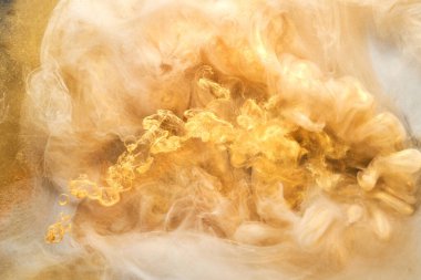 Altın parıldayan soyut arka plan, lüks beyaz duman, su altında akrilik boya patlama, kozmik girdap mürekkebi