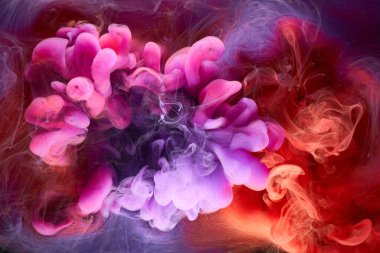 Çok renkli pembe duman soyut arka plan, su altında akrilik boya patlaması.