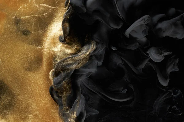 黄金輝く抽象的な背景 豪華な黒い煙 アクリル塗料水中爆発 宇宙渦巻くインク — ストック写真