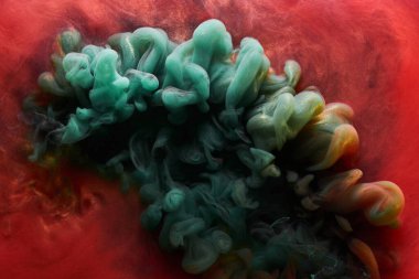 Kırmızı yeşil parlak soyut arka plan, lüks altın dumanı, su altında akrilik boya patlama, kozmik girdap mürekkebi