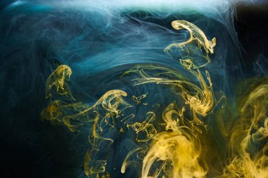 Sarı koyu soyut arka plan, lüks renkli duman, su altında akrilik boya patlama, kozmik girdap mürekkebi