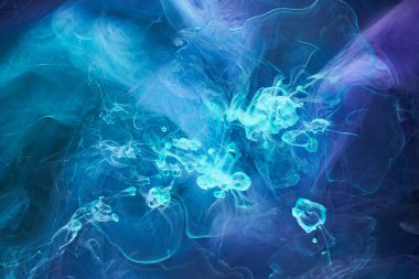 Mavi mor soyut arka plan, lüks renkli duman, su altında akrilik boya patlama, kozmik girdap mürekkebi