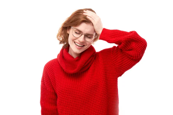 Retrato Menina Ruiva Positiva Camisola Natal Vermelho Emocionalmente Alegra Sente — Fotografia de Stock