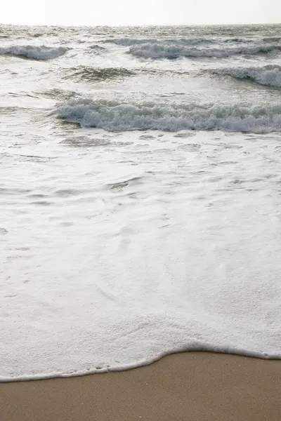 Deniz Dalgası Kumsalda — Stok fotoğraf