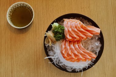 Bir dilim somon balığı, Japon yemeği.