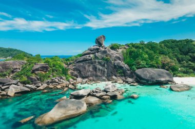 Similan Adaları, Tayland 'ın güneyinde Phang Nga eyaletinin Andaman Denizi açıklarında yer alan bir takımadalardır..