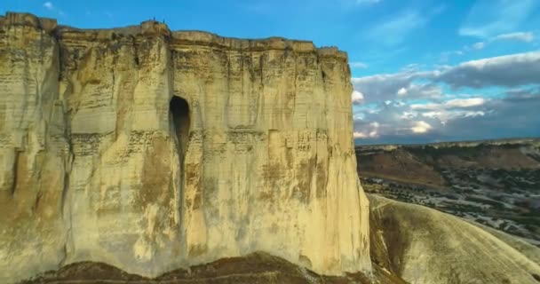 Kaya Roca Blanca Península Crimea Vista Aérea Cordillera Con Una — Vídeo de stock