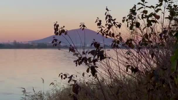 Гарний Вид Міське Озеро Гірський Пік — стокове відео