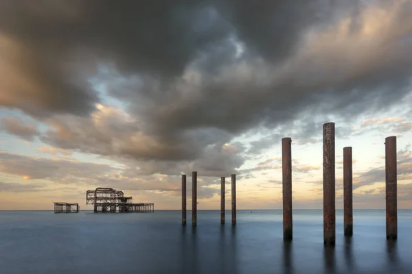Dawn Havsutsikt Skott Brighton Pier Och Colombianer Med Lång Exponering Stockbild