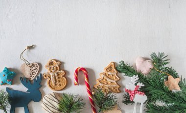 Çerçeve ile Noel süsleri çam dalı