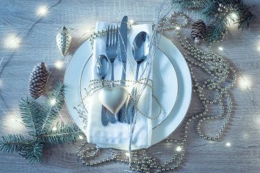 Noel tatili için güzel çatal, bıçak, kaşıklar. 