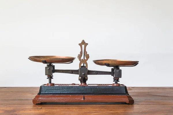 Antique Two Pan Tray Balance Weight Scales Vintage Wooden Table — Stock Photo, Image