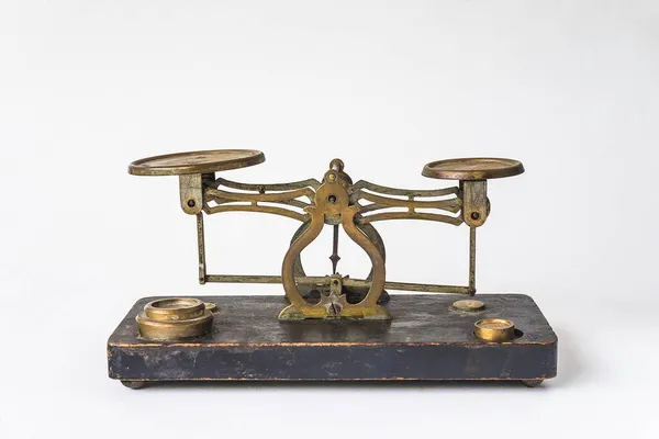 Antique Two Pan Tray Balance Weight Scales Vintage Wooden Table — Stock Photo, Image