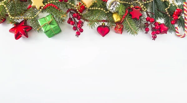 Vánoční Dovolená Pozadí Rám Jedlových Větví Cesmínových Bobulí Vánoční Ozdoby Stock Fotografie