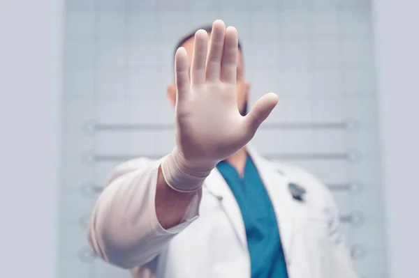 Doktor Přestane Dělat Prohibiční Znamení Doktor Drží Zkřížené Ruce Rukavicích — Stock fotografie