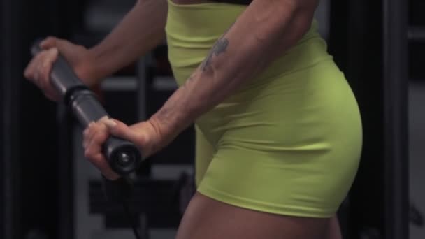 Muscular Fisiculturista Feminino Treino Ginásio Conceito Esporte Saúde — Vídeo de Stock