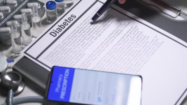 Läkaren Signerar Apoteket Digitalt Läkarmottagningen Diabetesdokument Medicin Och Hälsovård — Stockvideo