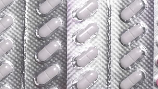 Pénz Fehér Drogokra Tablettákra Esik Gyógyszerészet Egészségügyi Ellátás Fogalma — Stock videók