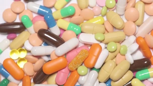 Pílulas Multicoloridas Girar Conceito Farmácia Assistência Saúde — Vídeo de Stock