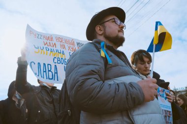 Ukrayna 'daki savaşı protesto etmek. Putin 'e ve Gürcistan' ın Tiflis kentindeki Rus terörüne karşı 12 Mar 2022