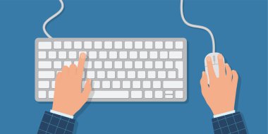 Bilgisayarda çalışan bir insan. Eller klavyeye ve fareye. Programcı, blogcu, serbest çalışan, tasarımcı, ofis çalışanı. Tasarım şablonu. Vektör illüstrasyonu düz stil Eps 10