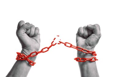 İnsan zincirlerini kırar ve özgürlüğünü kazanır. Özgürlük kazanma kavramı.