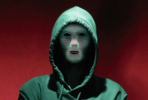 Porträtt Person Huvtröja Med Digital Ansiktsmask Begreppet Cyberkriminalitet Artificiell Intelligens — Stockfoto