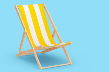 Yaz kaçamakları için sarı çizgili plaj sandalyesi mavi arka planda izole edilmiş..