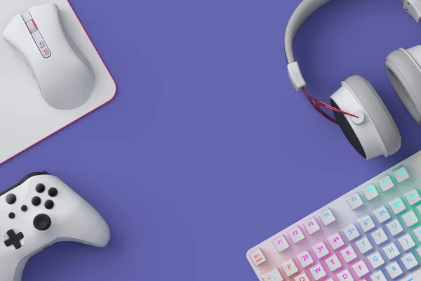 マウス キーボード ジョイスティック 紫色のテーブルの背景にヘッドセットなどのゲーマーのワークスペースやギアのトップビュー ライブストリーミングコンセプトのトップビューのためのアクセサリーの3Dレンダリング — ストック写真