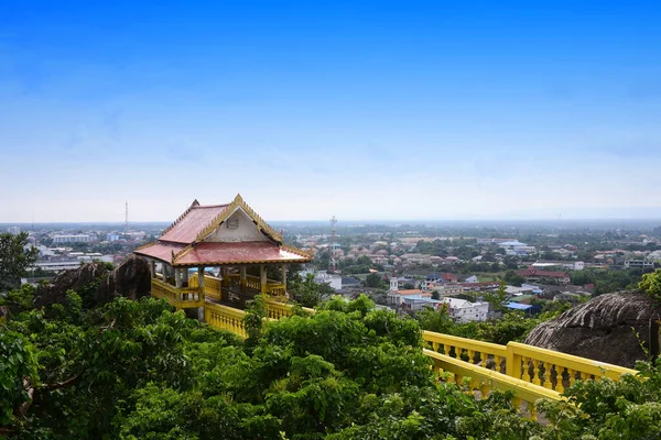 Hermosa Escalera Amarilla Escalera Infinita Lugar Público Wat Khao Chong Fotos de stock