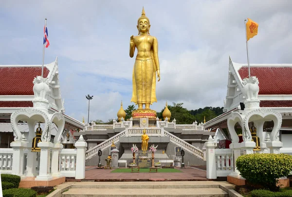 Гигантский Золотой Будда Имени Пхра Пхутта Монгхон Махарат Построенный 1999 — стоковое фото