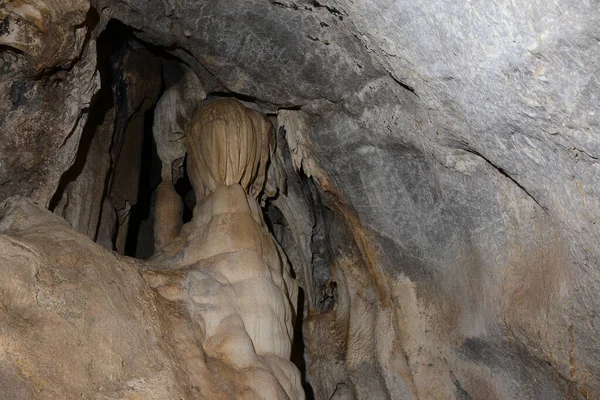 Die Urai Thong Höhle Ist Eine Höhle Aus Kreuzkalkstein Gibt — Stockfoto