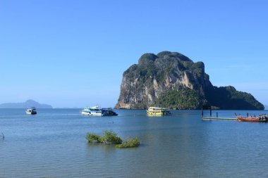 Pak Meng İskelesi, Koh Mook, Koh Krada, Koh Ngai ve Koh Libong, Sikao Bölgesi, Trang, Tayland adalarına giden uzun kuyruklu botlar ve sürat tekneleri için kalkış noktasıdır.
