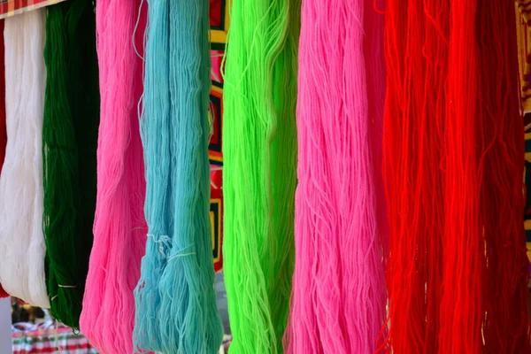 Colorful Yarn Weaving — Stock Photo, Image