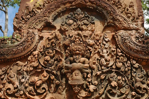 Close Lintel Pediment Narasimha Avatara Banteay Srei Banteay Srey Pink — Stok fotoğraf