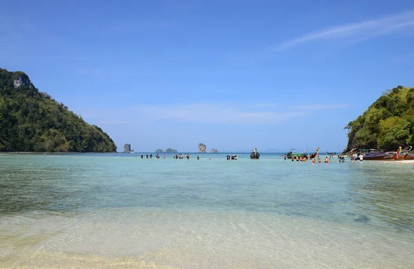 Krabi Thailand March 2022 Many Tourists Walking Sand Dunes Koh — Stockfoto